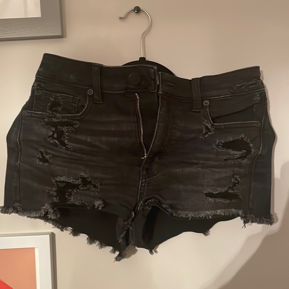 AE black distressed shorts. Size 6. Good condition. No stains.